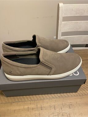 Ecco Men's Slip-On Loafers in Taupe with White Sole